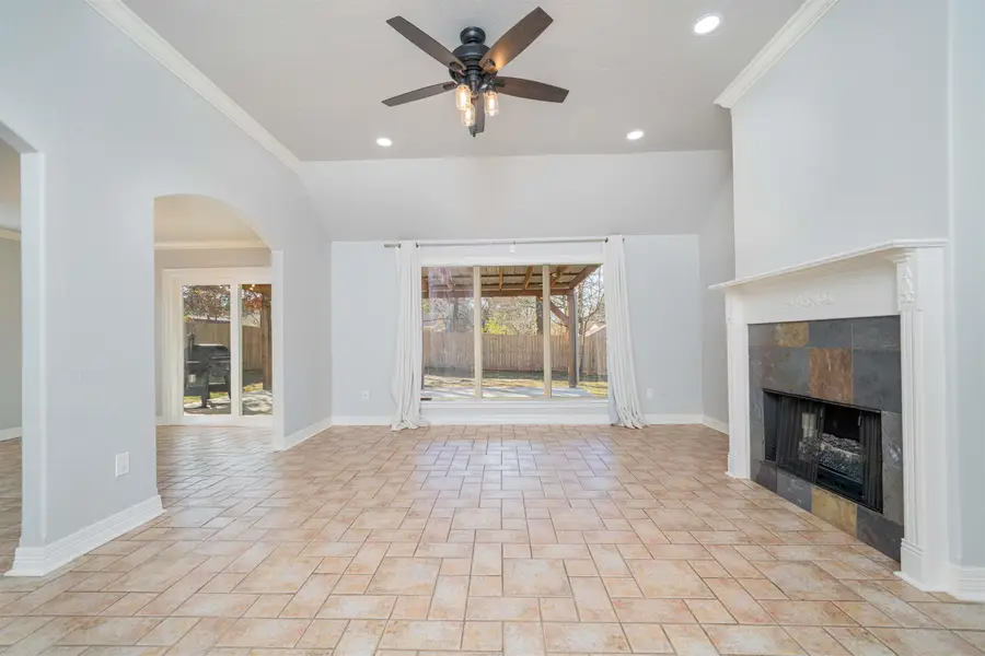 712 Hollybrook Dr, Longview, TX 75605 - Image #3