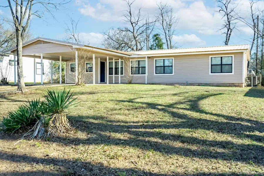 236 Alamo St, Lone Star, TX 75668 - Image #2