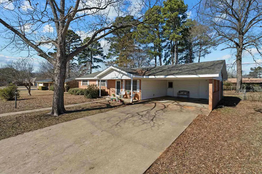 2206 Hendricks St, Gladewater, TX 75647 - #3