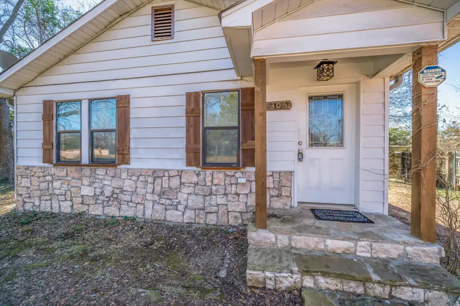 306 W Radio St, Longview, TX 75602 - Image #2