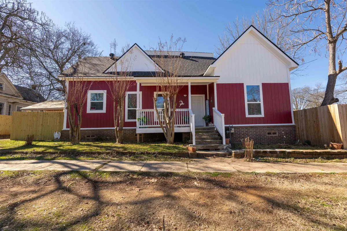 906 E Houston St, Marshall, TX 75670 - #1