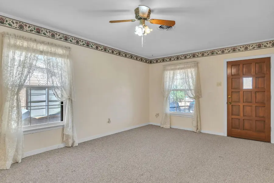 501 Samuel St, Marshall, TX 75670 - #2