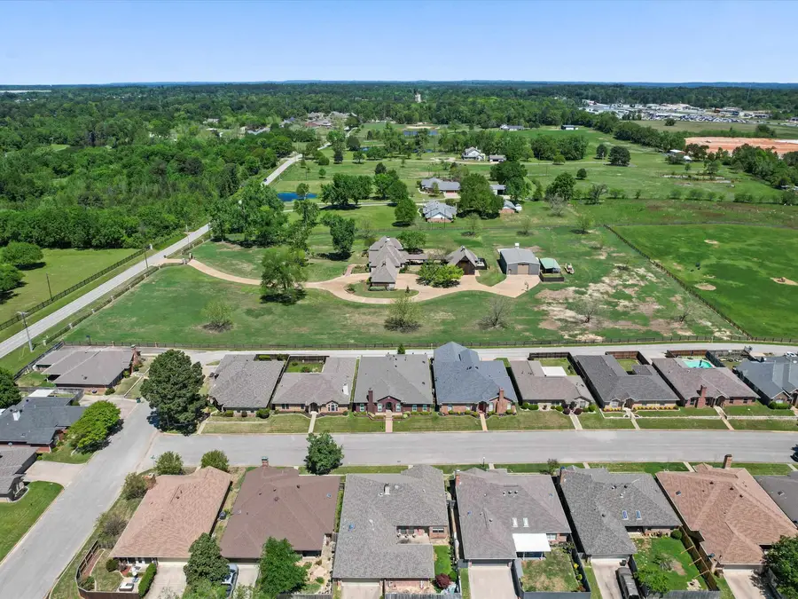6 Friendswood Dr., Longview, TX 75605 - #3