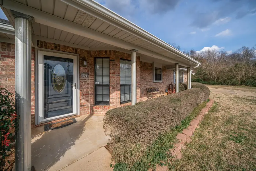 2808 W Gay Ave., Gladewater, TX 75647 - #3