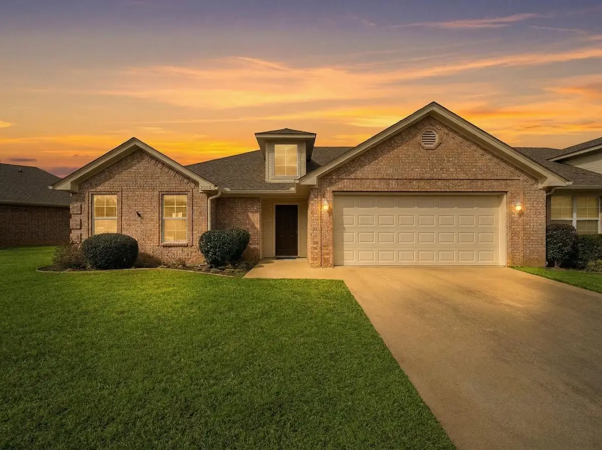 2203 Woodgrove Ln, Longview, TX 75605 - #1