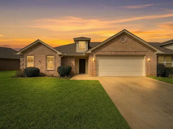 2203 Woodgrove Ln, Longview, TX 75605