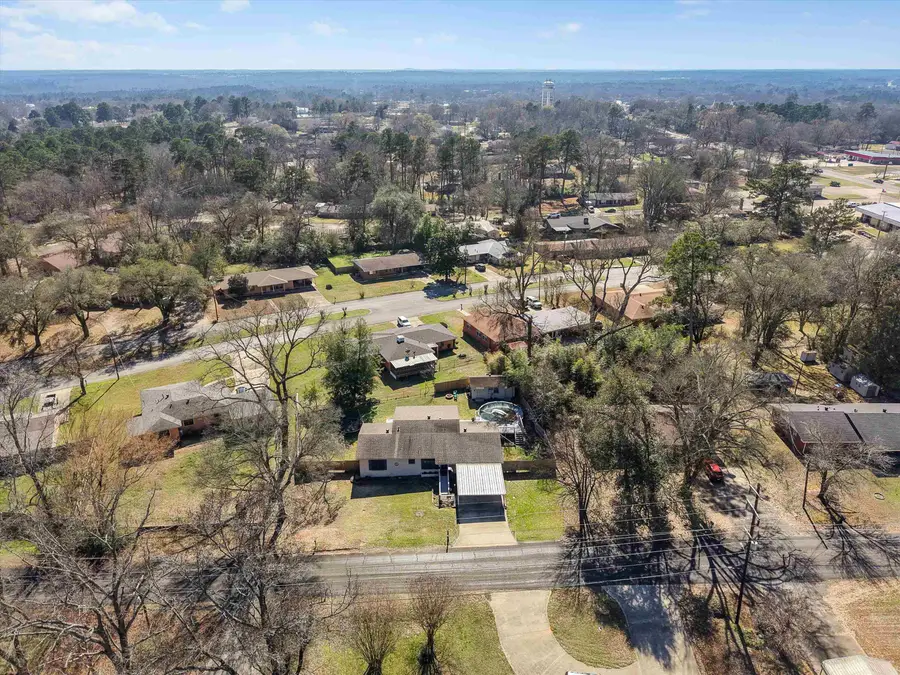 208 E Gay, Gladewater, TX 75647 - #3