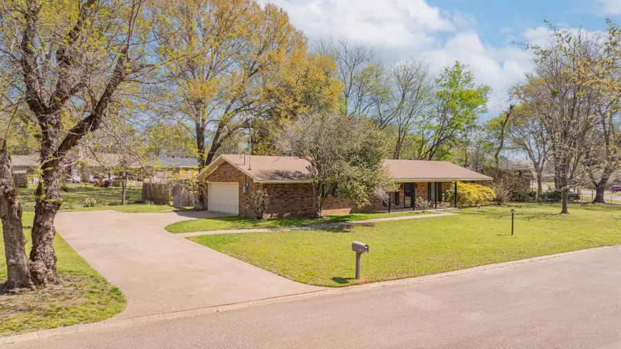 105 Sherwood Dr, Longview, TX 75605 - #3