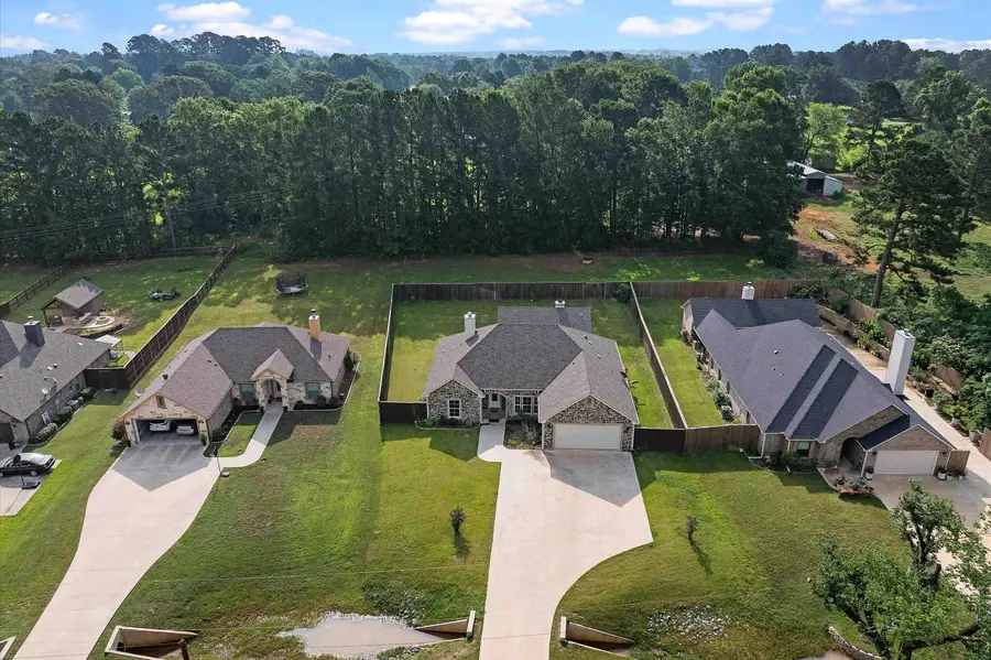 281 S Tracy Dr, Longview, TX 75603 - #3