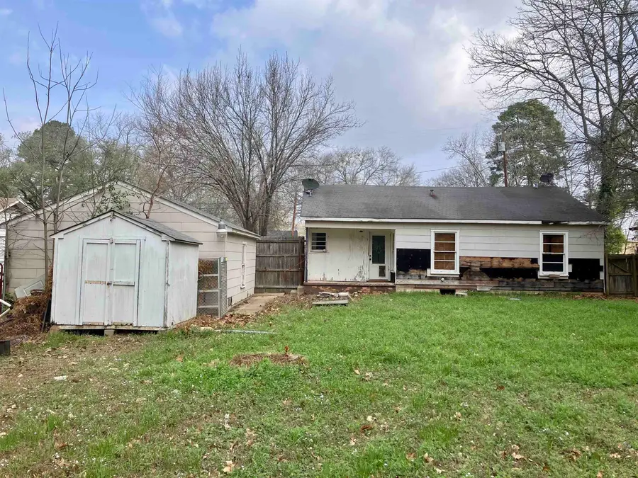 904 Camp St, Kilgore, TX 75662 - #2