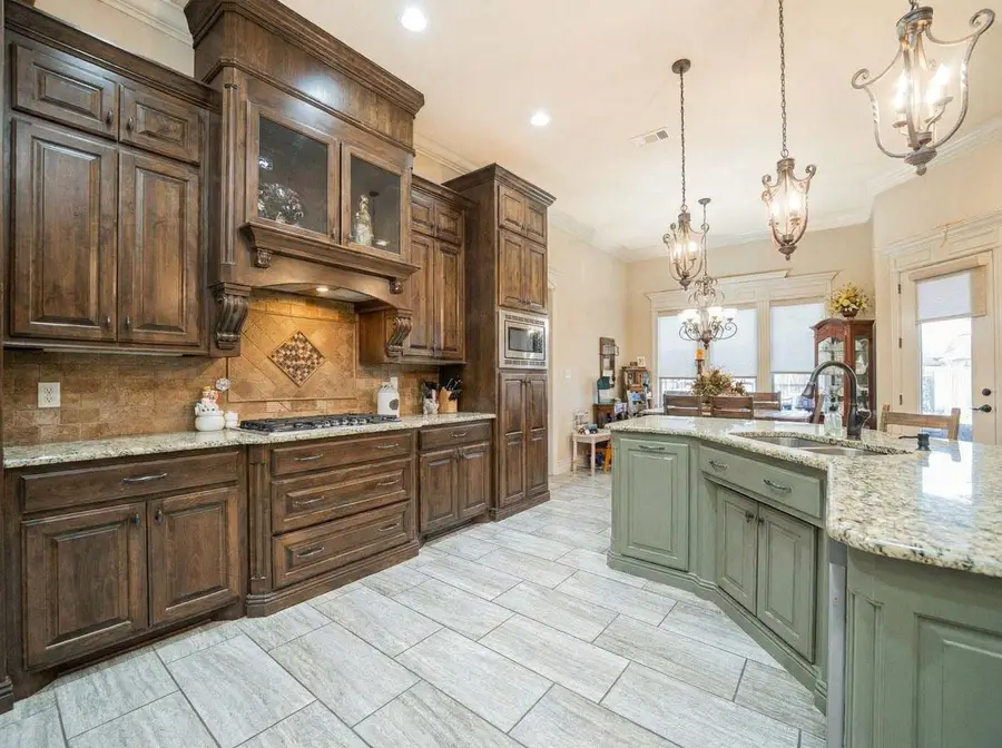 135 Circle Dr, Longview, TX 75602 - #3