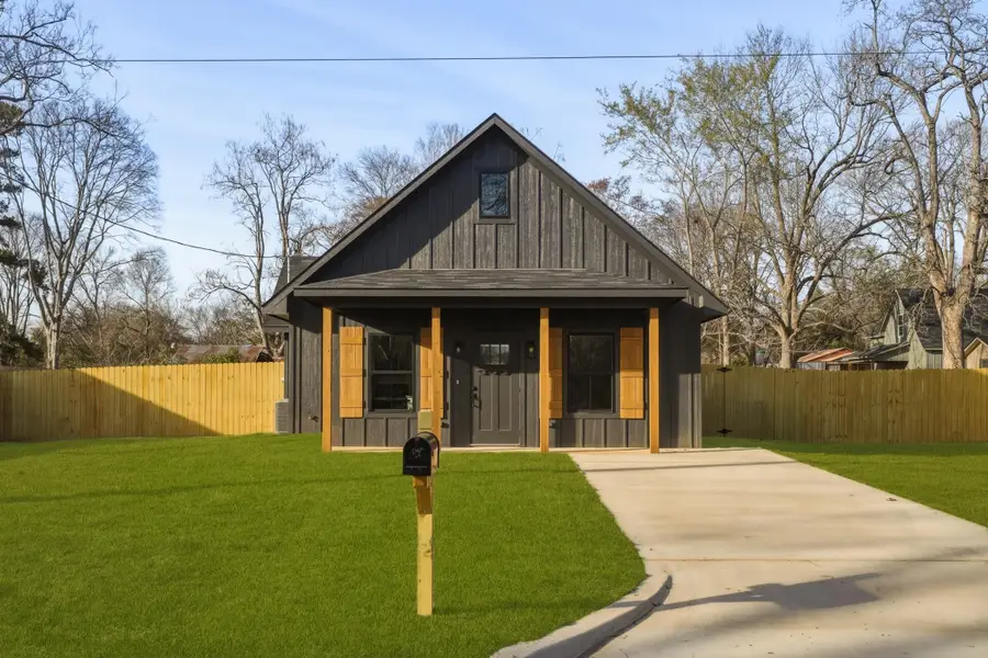 2670 Hendricks St, Gladewater, TX 75647 - #3