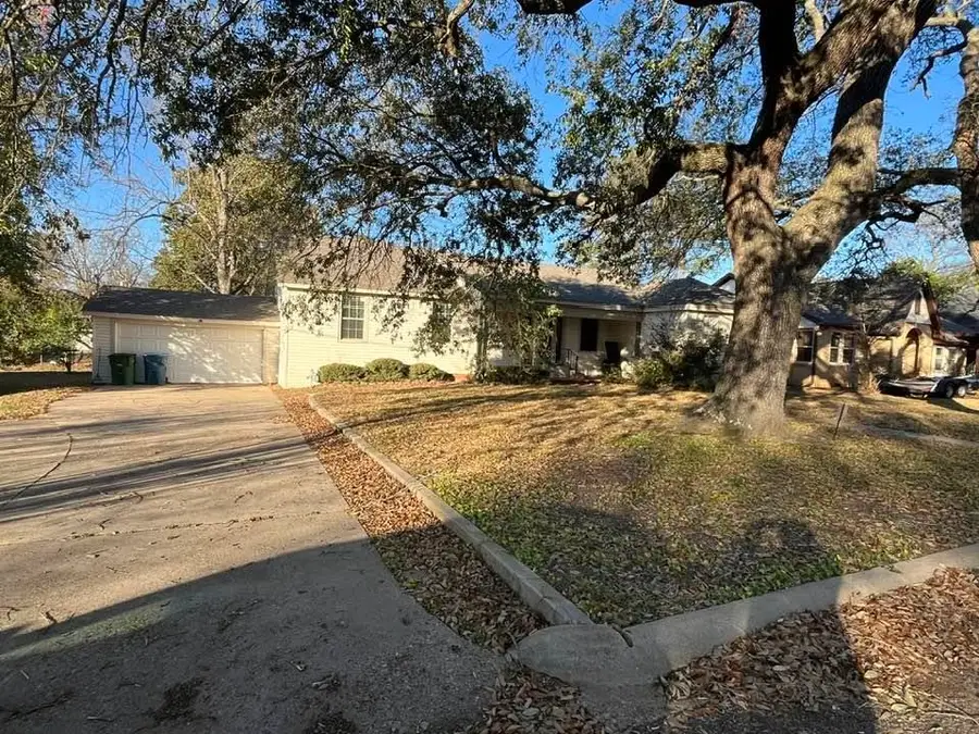 413 E Meredith Street, Marshall, TX 75670 - #2