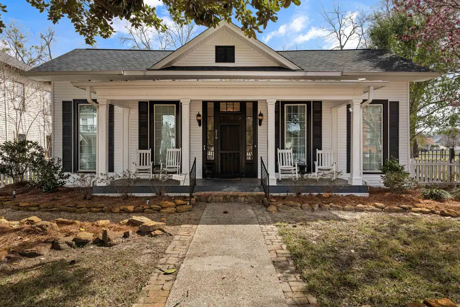 216 W Austin St, Jefferson, TX 75657 - #2