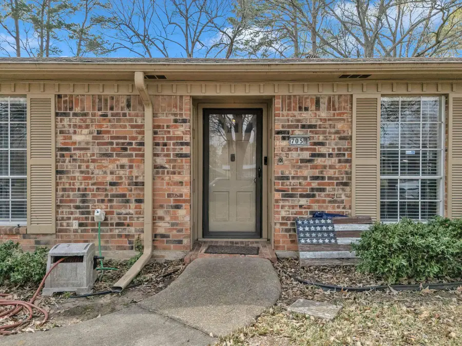 705 Brynmawr Dr, Longview, TX 75604-9999 - #2