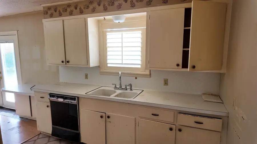2503 Chandler, Kilgore, TX 75662 - #2