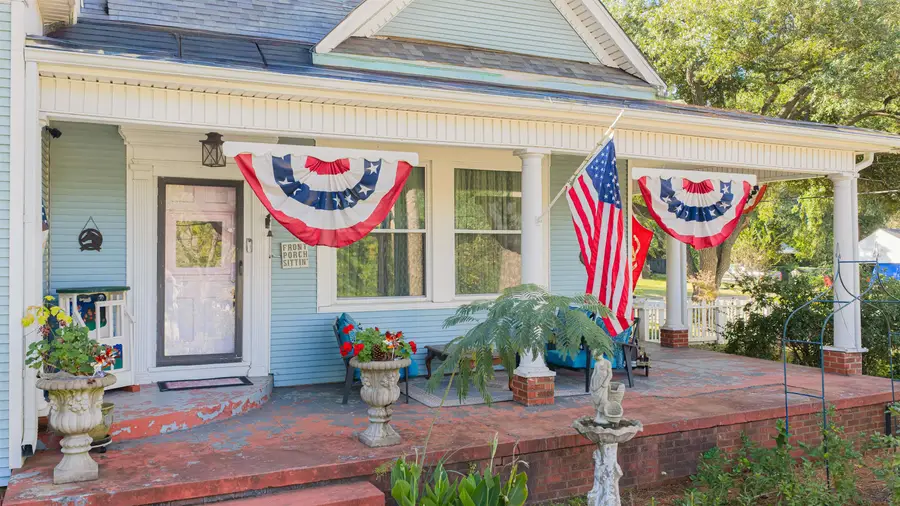 300 S Montgomery, Gilmer, TX 75644 - #2