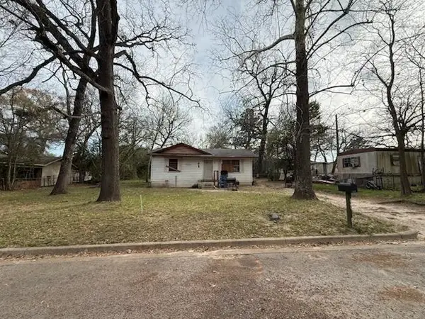 1108 W Noble Street, Troup, TX 75789
