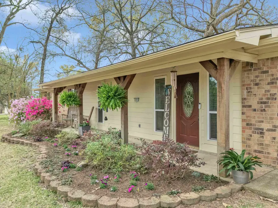 1915 Page One Rd, Longview, TX 75605 - #2