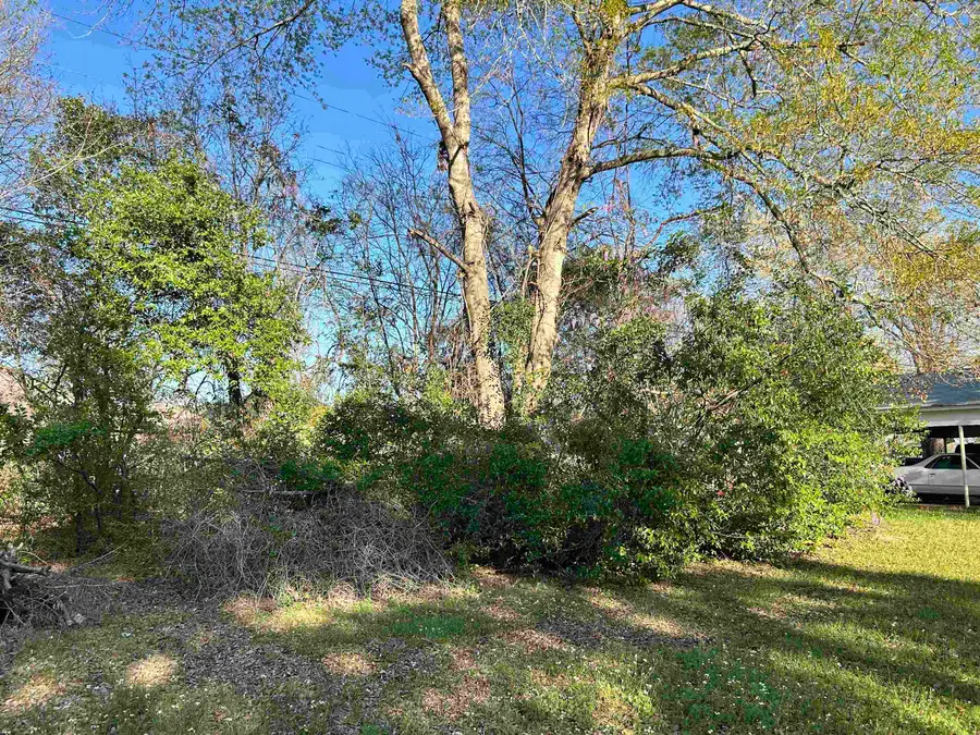 3108 Dudley Rd., Kilgore, TX 75662 - #2