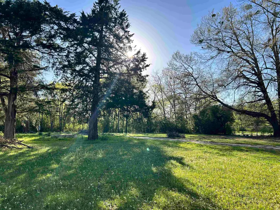 3108 Dudley Rd., Kilgore, TX 75662 - #3