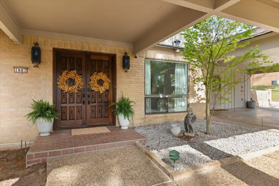 1907 N Tenth Street, Longview, TX 75601 - #3