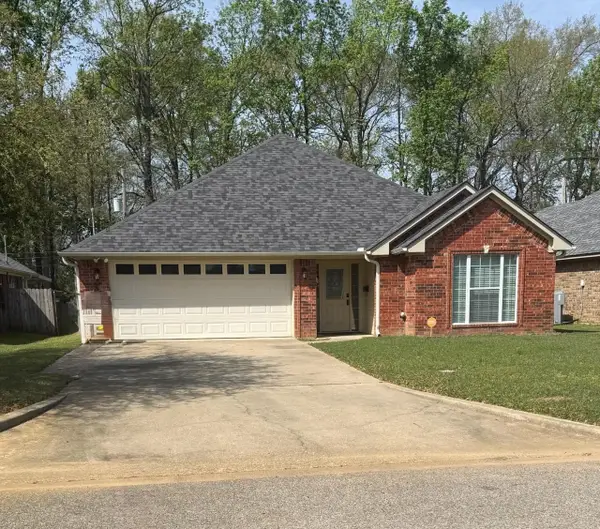 5 Oak Run, White Oak, TX 75693