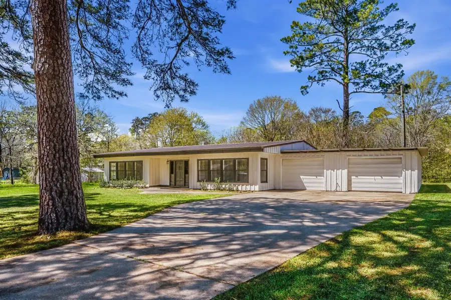 16 Pine Lake Dr., Huntsville, TX 77340 - #3