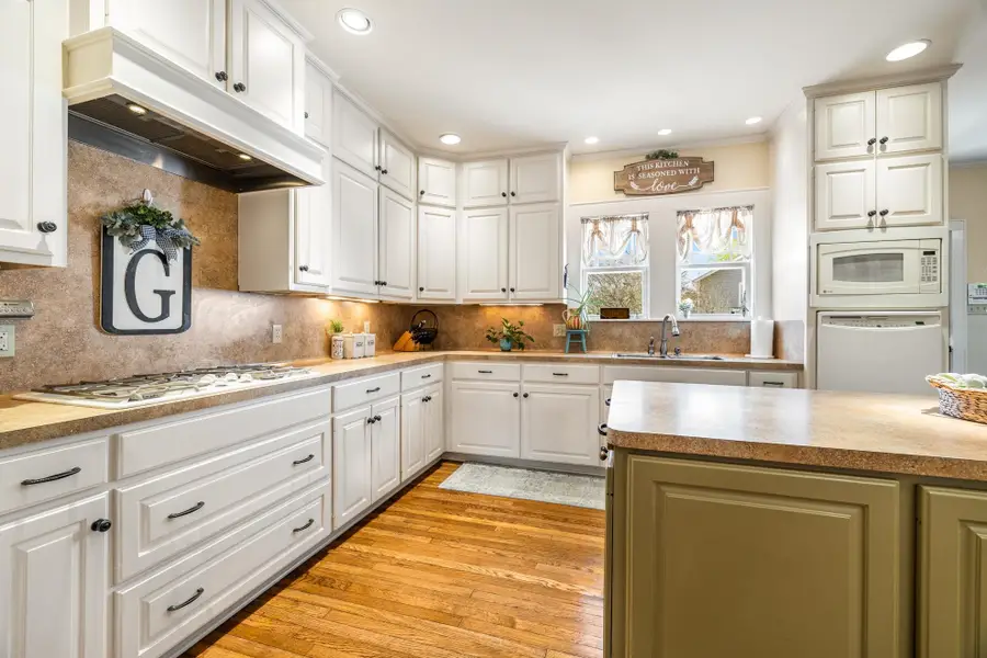 1208 Pine St, Kilgore, TX 75662 - #3