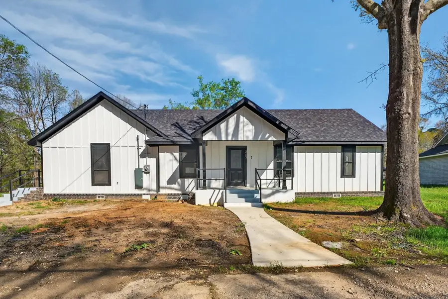 203 S Olive St., Gladewater, TX 75647 - #2