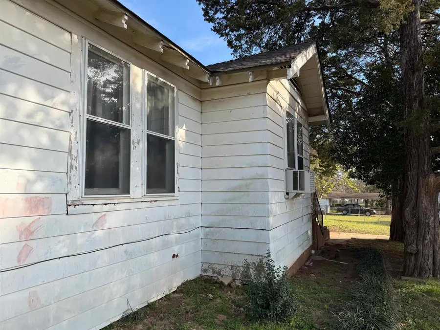 1102 Nathan Street, Marshall, TX 75670 - #3