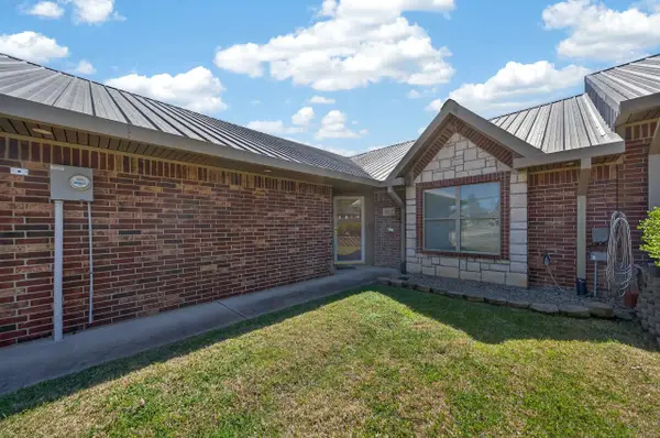 1442 Garner Lane, Longview, TX 75605