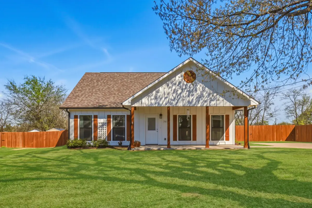 711 Leftwich St, Mount Vernon, TX 75457 - #1