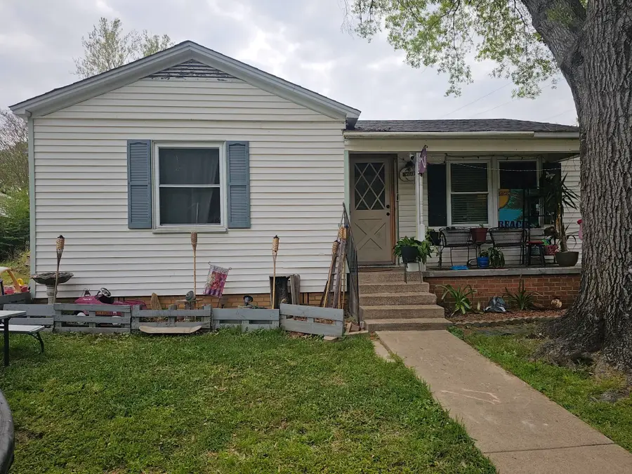 207 Forrest St, Henderson, TX 75654 - #2