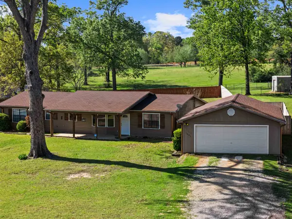 1641 W Lake Gladewater, Gladewater, TX 75647