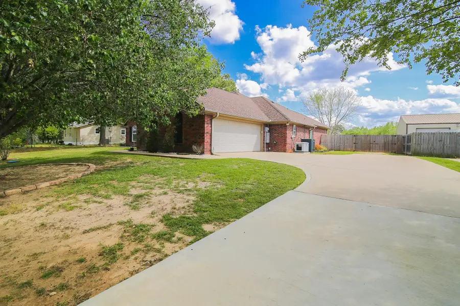 507 Willow St, Hallsville, TX 75650 - #3