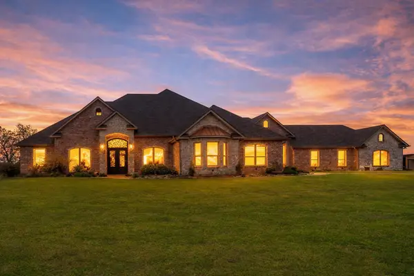 135 Wendy Acres Ave, Longview, TX 75602