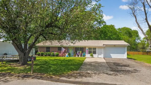 100 Martin St, Naples, TX 75568