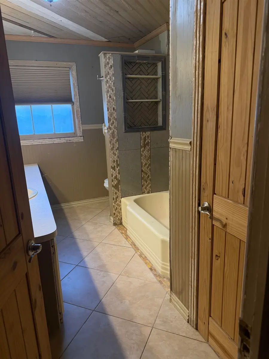 1407 Valley Dr., Longview, TX 75601 - #2