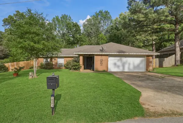 10203 Crestview Dr, Tyler, TX 75707