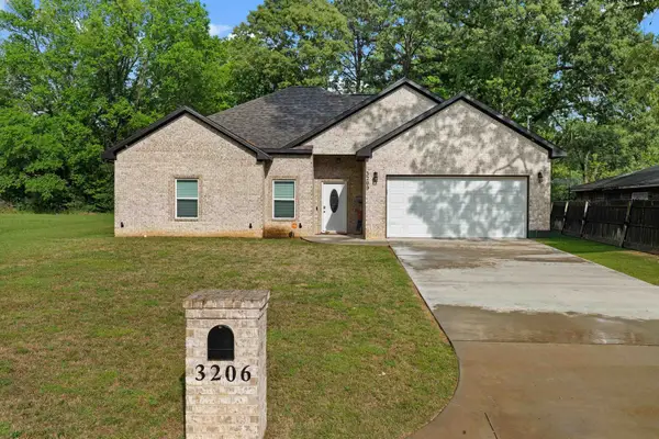 3206 Carrie Ln, Longview, TX 75602
