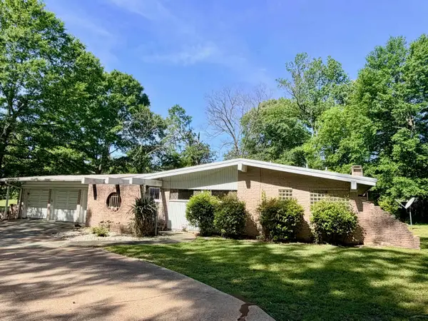 1021 Le Duke Blvd, Longview, TX 75601-4038