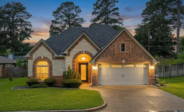 705 Cove Pl, Longview, TX 75604