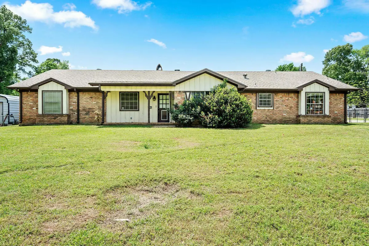 1006 Spring St, Longview, TX 75604 - #1