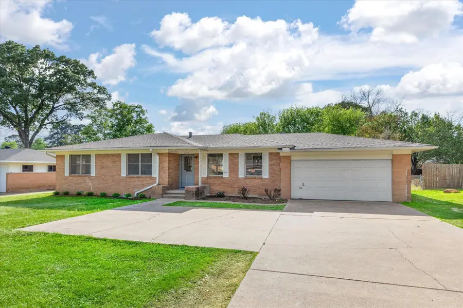 2205 Pine Tree Rd., Longview, TX 75604 - #2