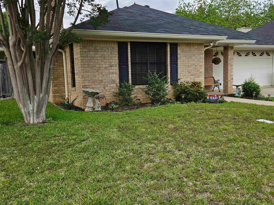 218 Woodcreek Dr, Longview, TX 75605 - #2