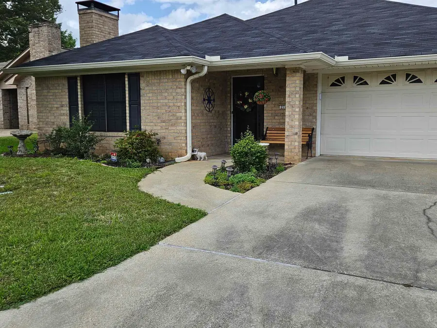 218 Woodcreek Dr, Longview, TX 75605 - #3