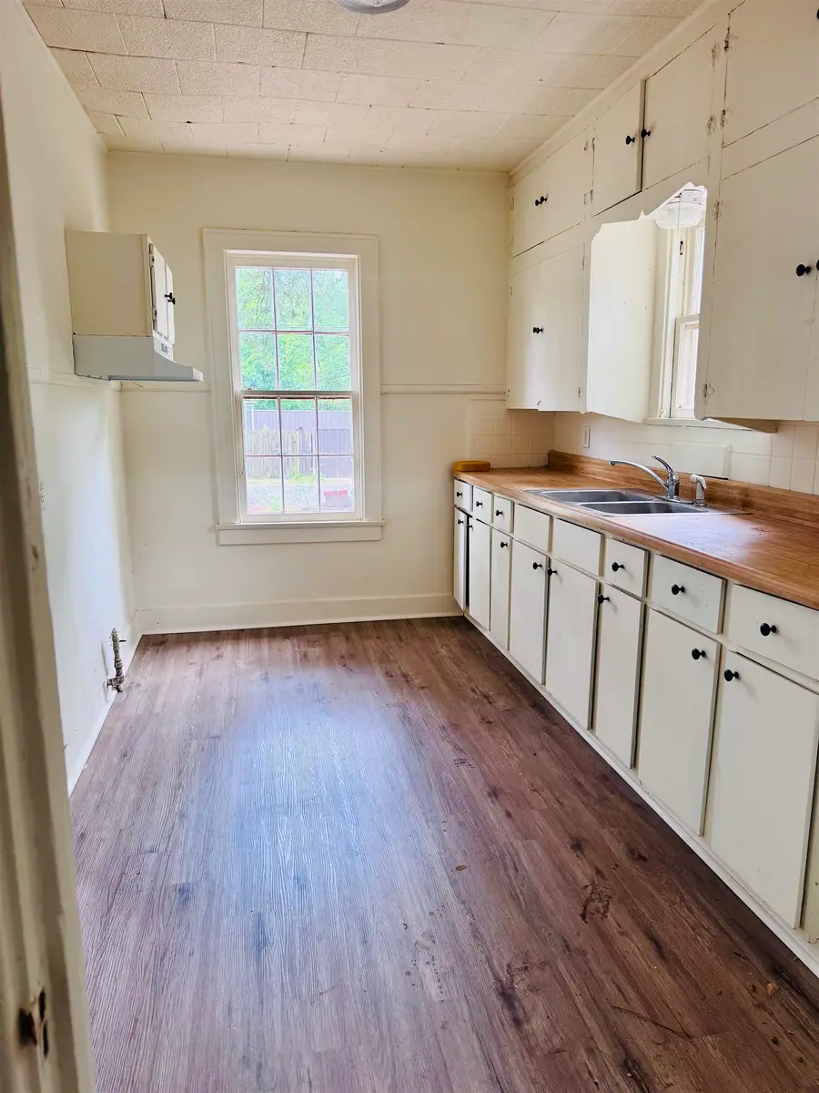 701 Travis St, Longview, TX 75602 - #3