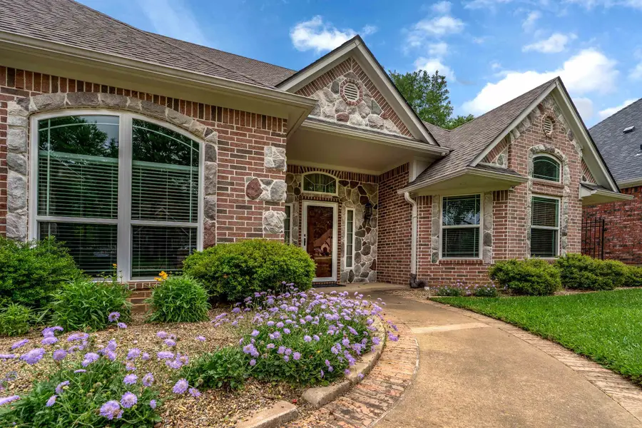 3804 Falls Creek Dr., Longview, TX 75605 - #3