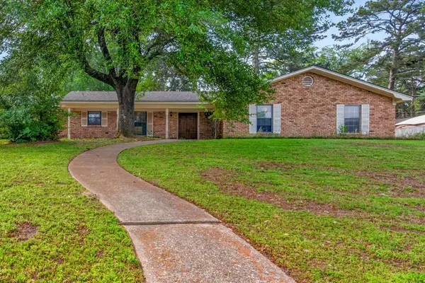 2102 Hughey Dr., Longview, TX 75601